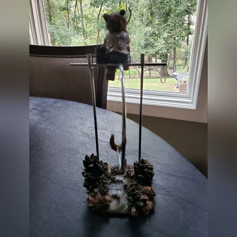 Pendulum Fishing Bear - Picture 5 of 11